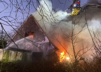 Leerstehendes Einfamilienhaus in Henstedt-Ulzburg durch Feuer zerstört