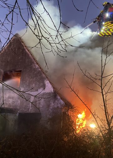 Leerstehendes Einfamilienhaus in Henstedt-Ulzburg durch Feuer zerstört